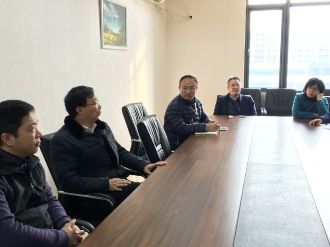 图3番茄app
姜斌院长和电气工程党支部党员们进行讨论和交流_副本.jpg